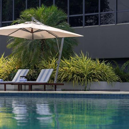Radisson Blu Okoume Palace Hotel, リーブルヴィル エクステリア 写真