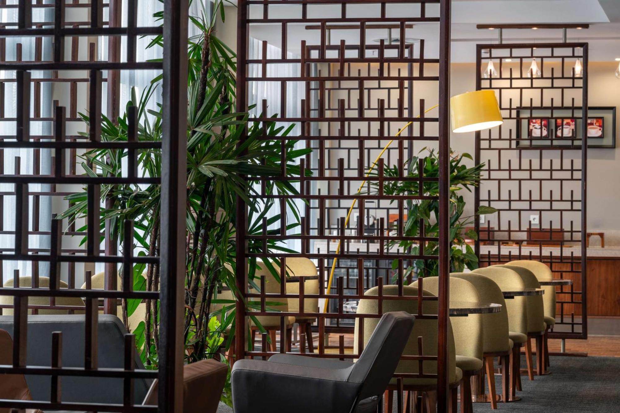 Radisson Blu Okoume Palace Hotel, リーブルヴィル エクステリア 写真
