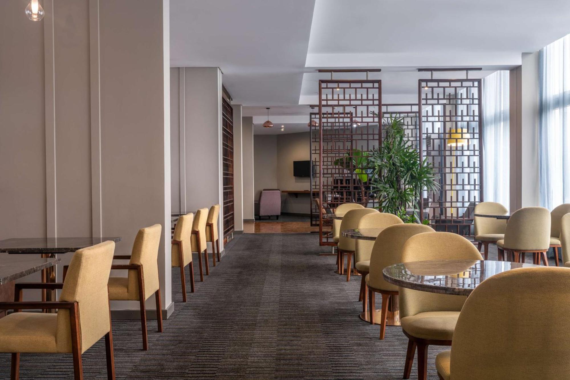 Radisson Blu Okoume Palace Hotel, リーブルヴィル エクステリア 写真