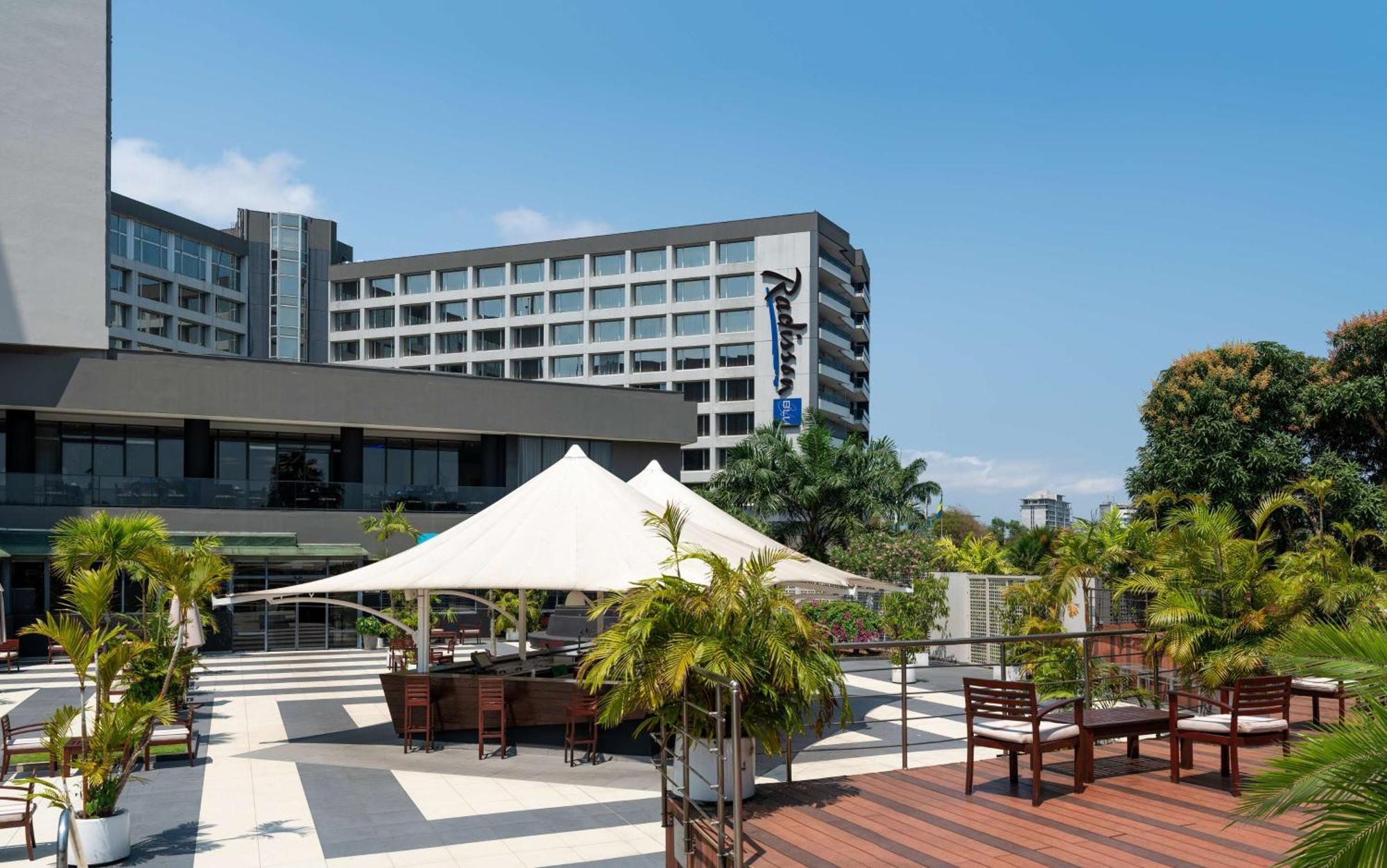 Radisson Blu Okoume Palace Hotel, リーブルヴィル エクステリア 写真