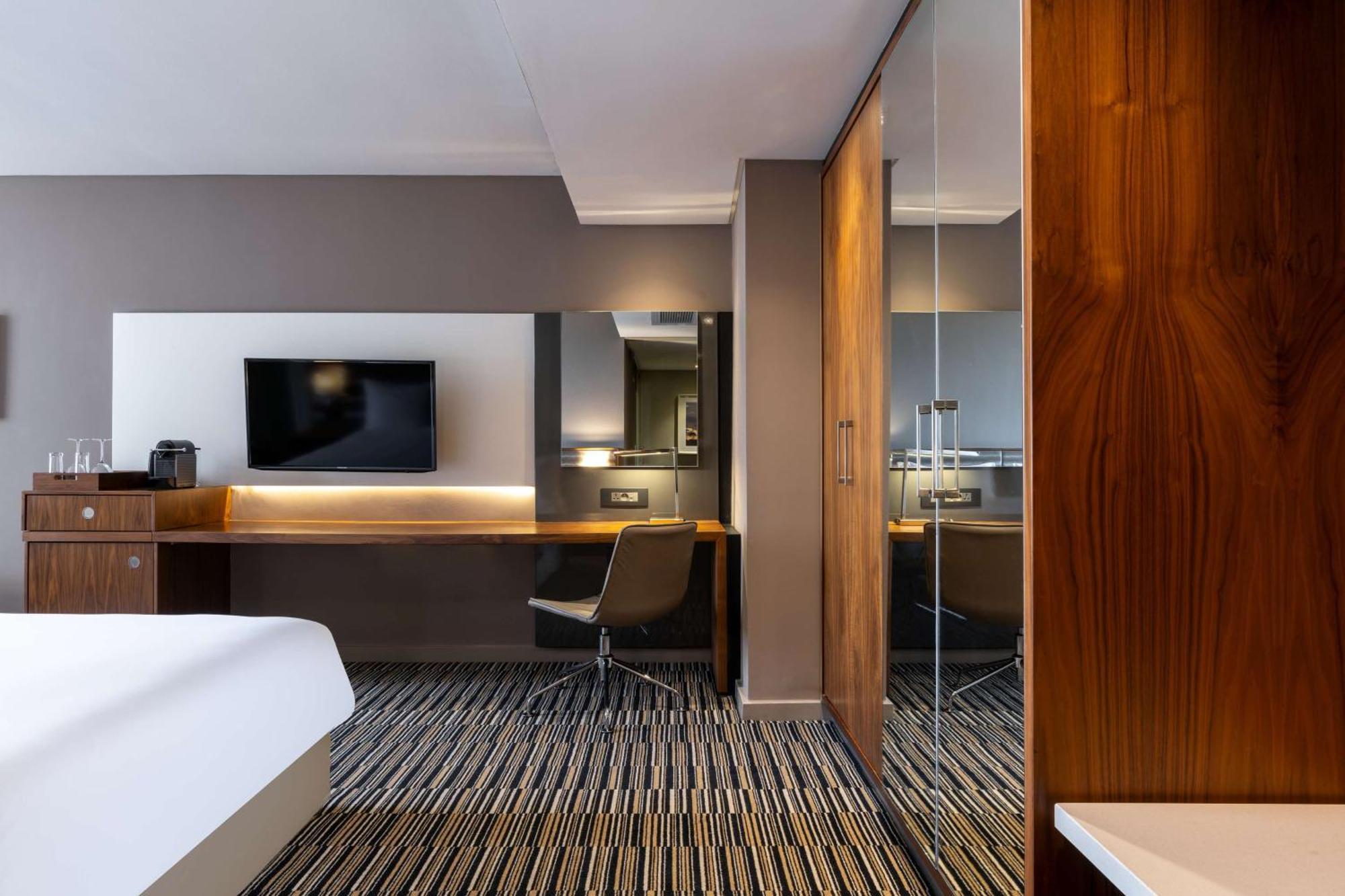 Radisson Blu Okoume Palace Hotel, リーブルヴィル エクステリア 写真