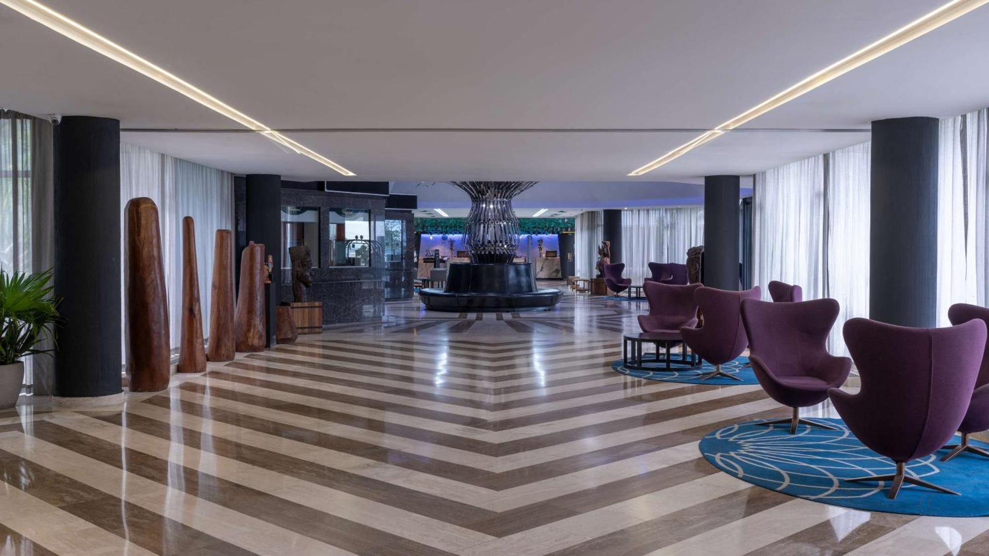 Radisson Blu Okoume Palace Hotel, リーブルヴィル エクステリア 写真