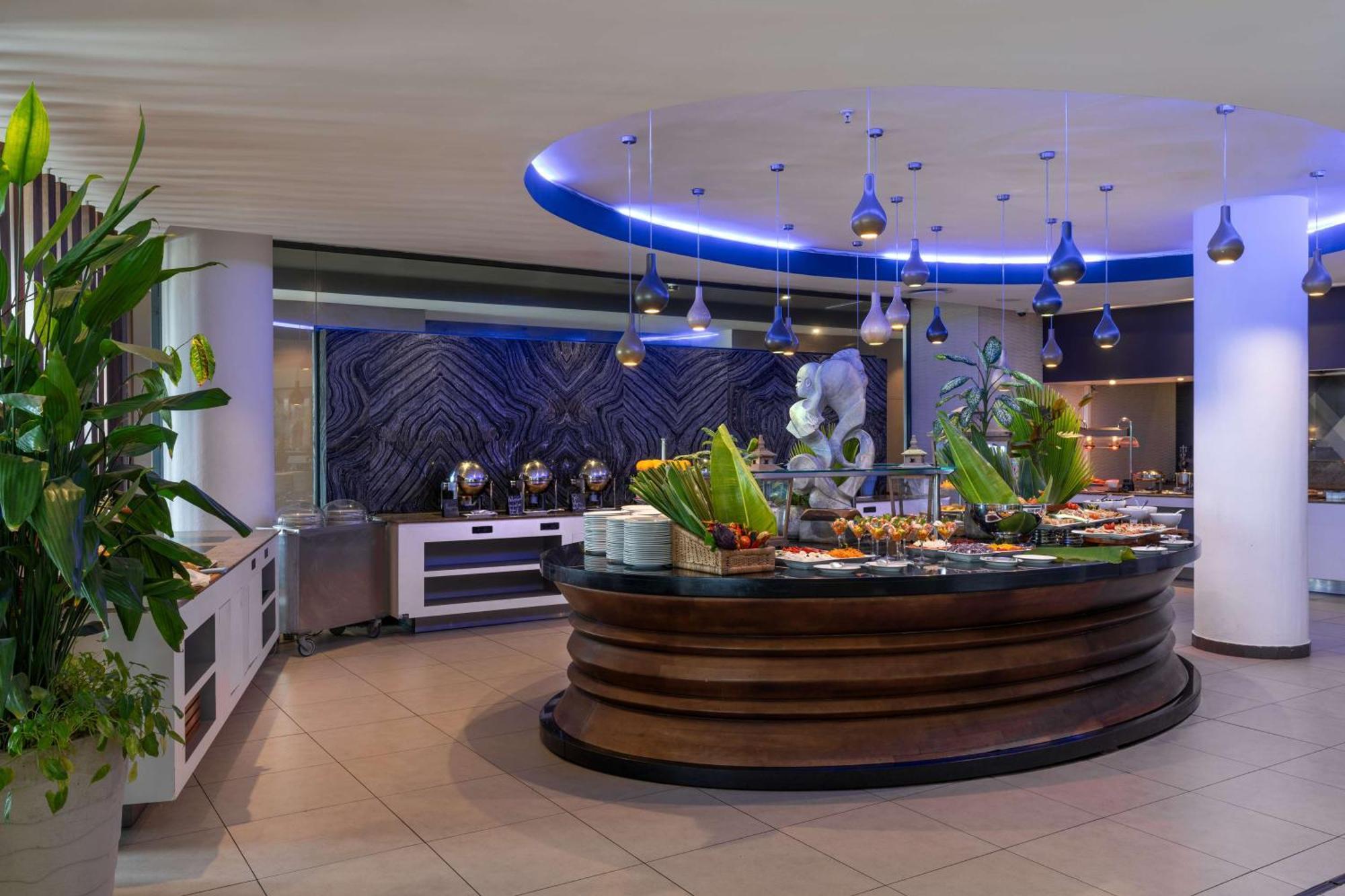 Radisson Blu Okoume Palace Hotel, リーブルヴィル エクステリア 写真