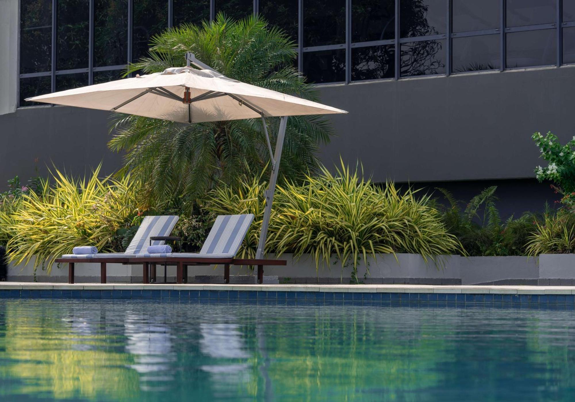 Radisson Blu Okoume Palace Hotel, リーブルヴィル エクステリア 写真