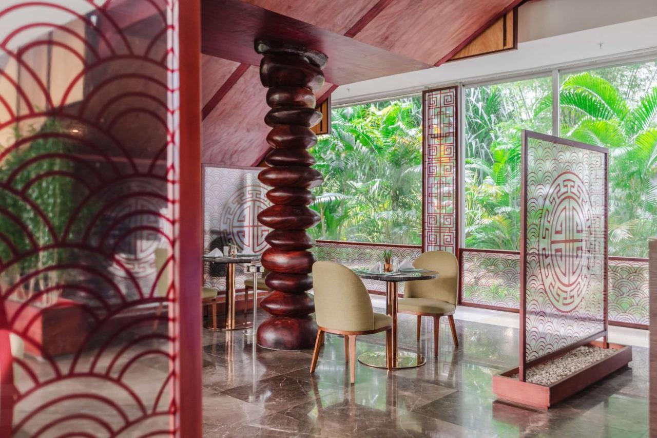 Radisson Blu Okoume Palace Hotel, リーブルヴィル エクステリア 写真