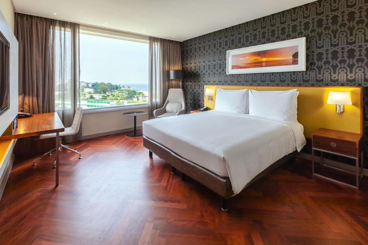 Radisson Blu Okoume Palace Hotel, リーブルヴィル エクステリア 写真